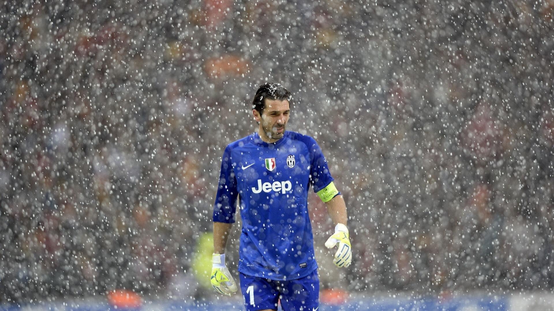 纳达尔强势回归红土赛场，法网前奏展现王者风范