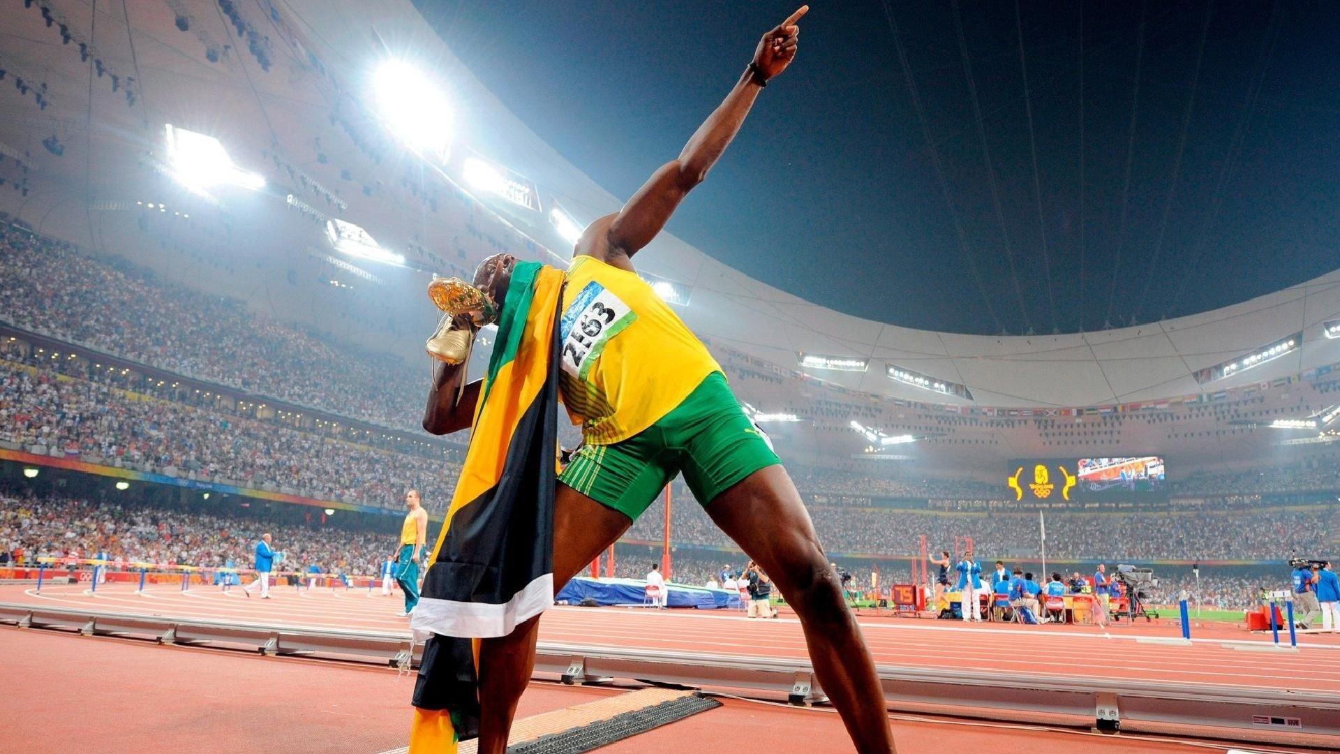 NBA季后赛激战正酣，勇士队逆转取胜，库里独砍40分创纪录