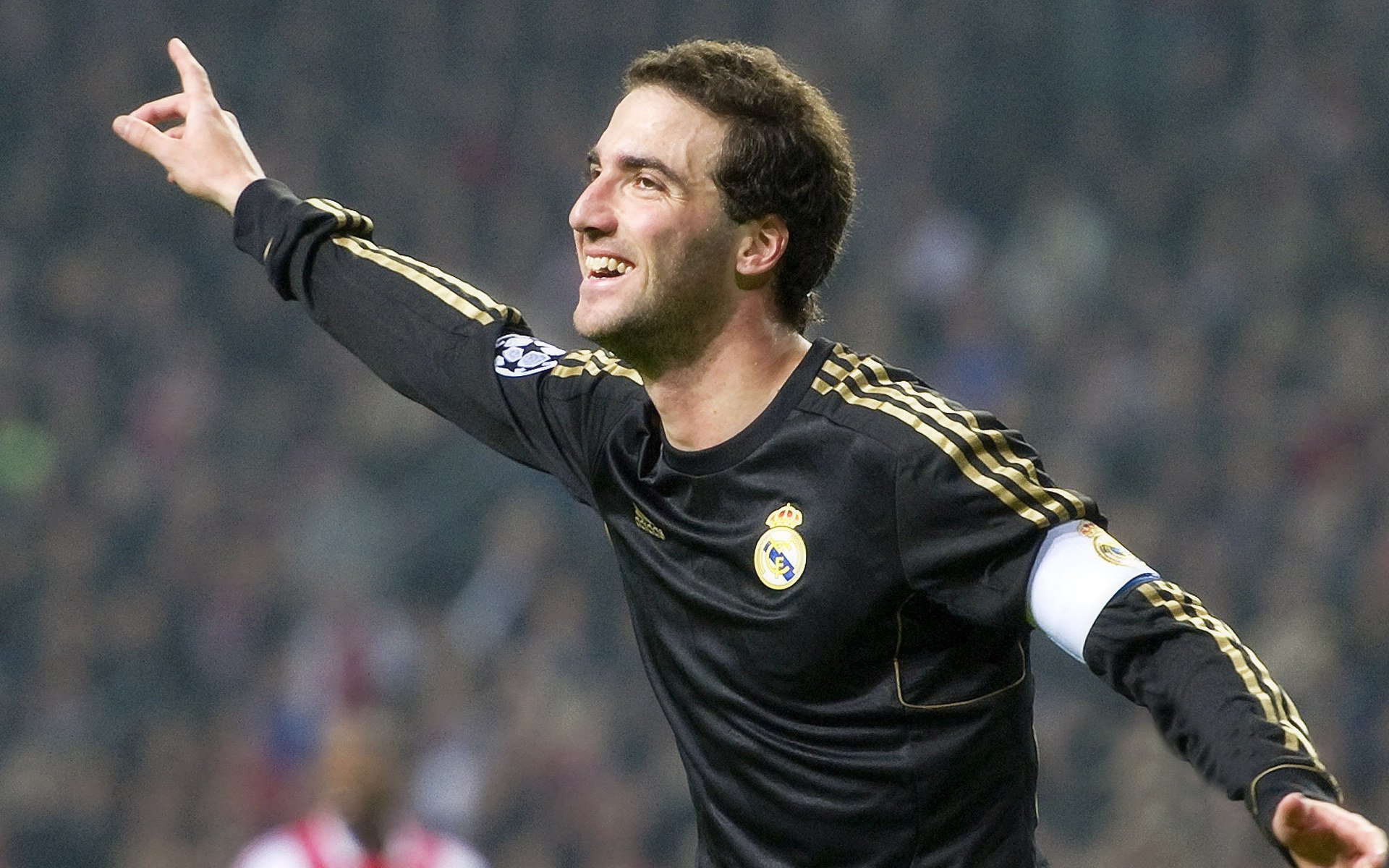 意甲联赛激战正酣，尤文图斯与国际米兰上演巅峰对决