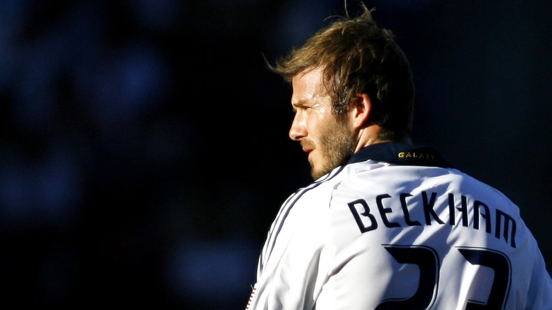 双加时鏖战！湖人险胜勇士，詹姆斯关键三分锁定胜局